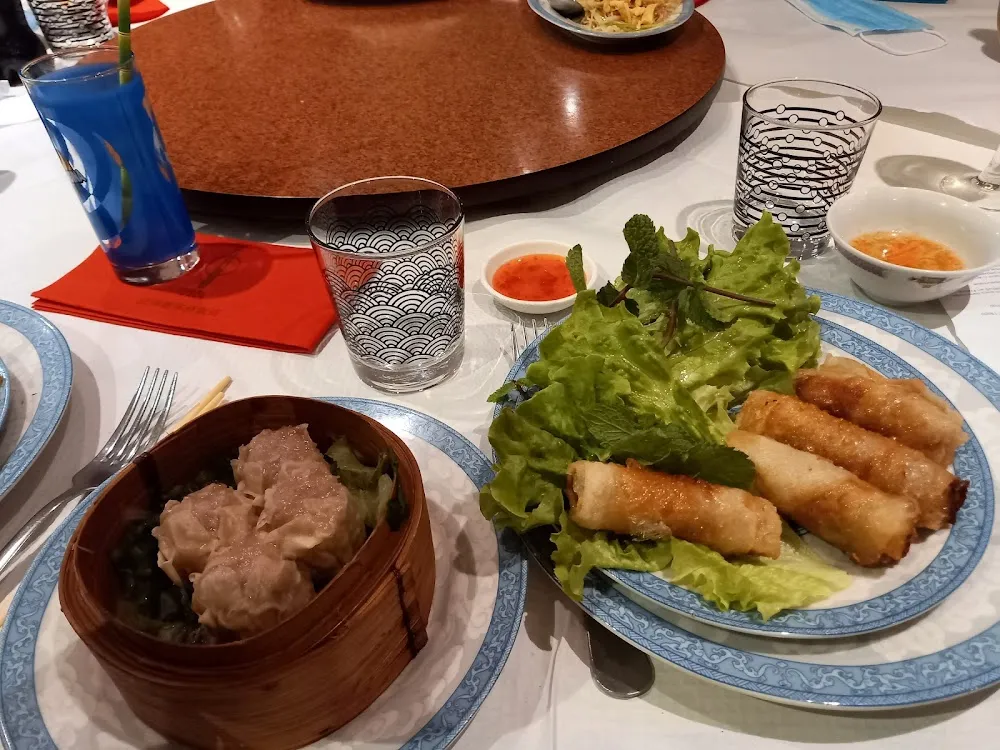 Nem Et Bouchée À la Vapeur